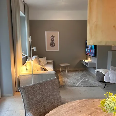 Clemens, Neue Zentral Und Hochwertig